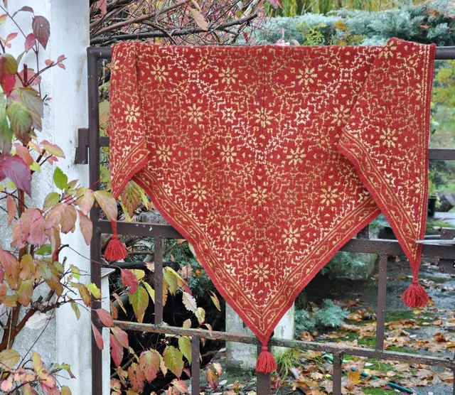 a-christmas-tale-shawl-marion-schlenzka-patron-ch-le-jacquard-pdf image 1