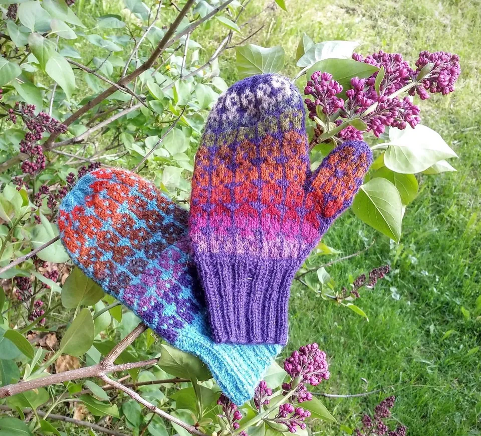 jamieson-s-mittens-good-neighbours-patron-moufles-jacquard-pdf image 1