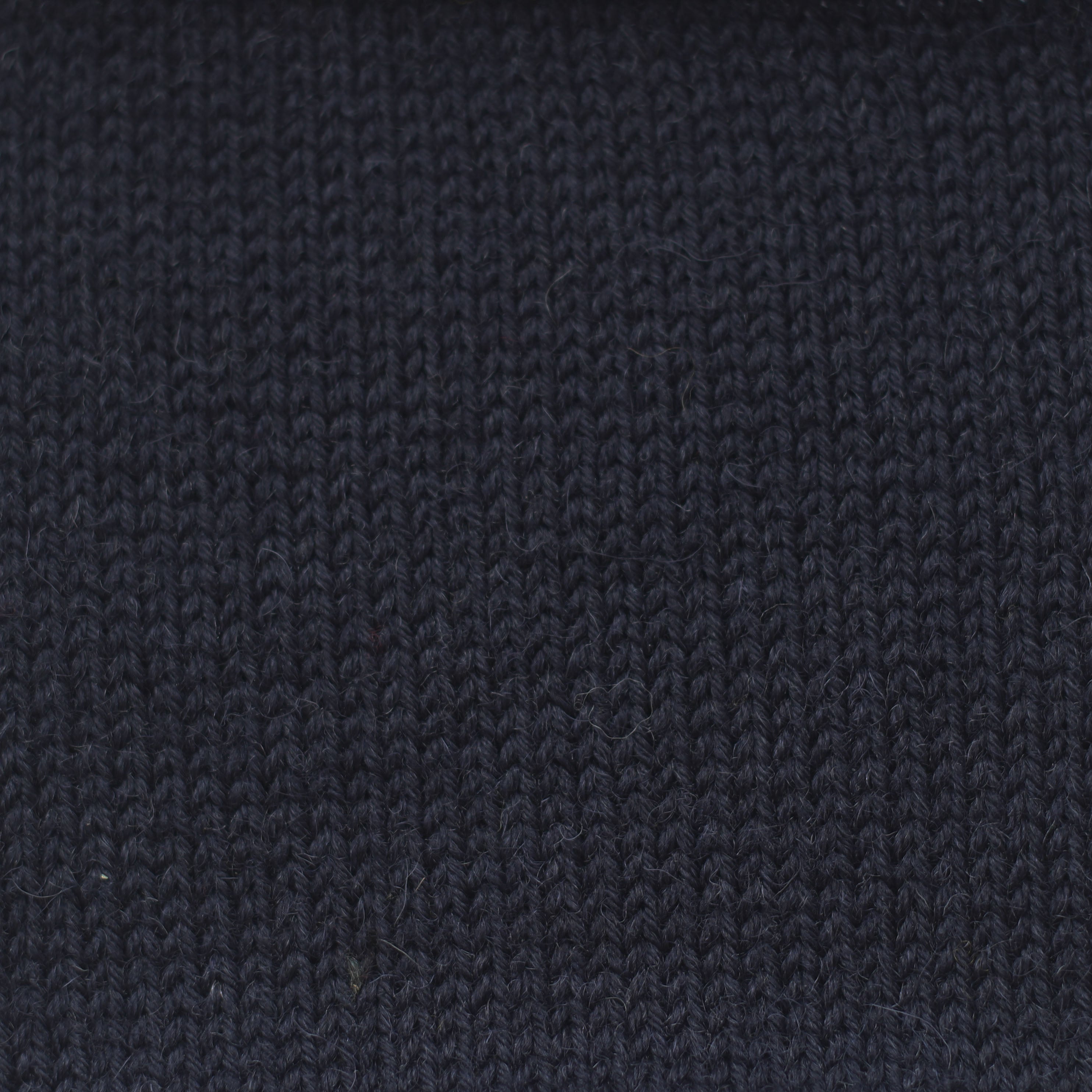 jamieson-smith-5ply-shetland-fil-navy-50g-100-laine image 2