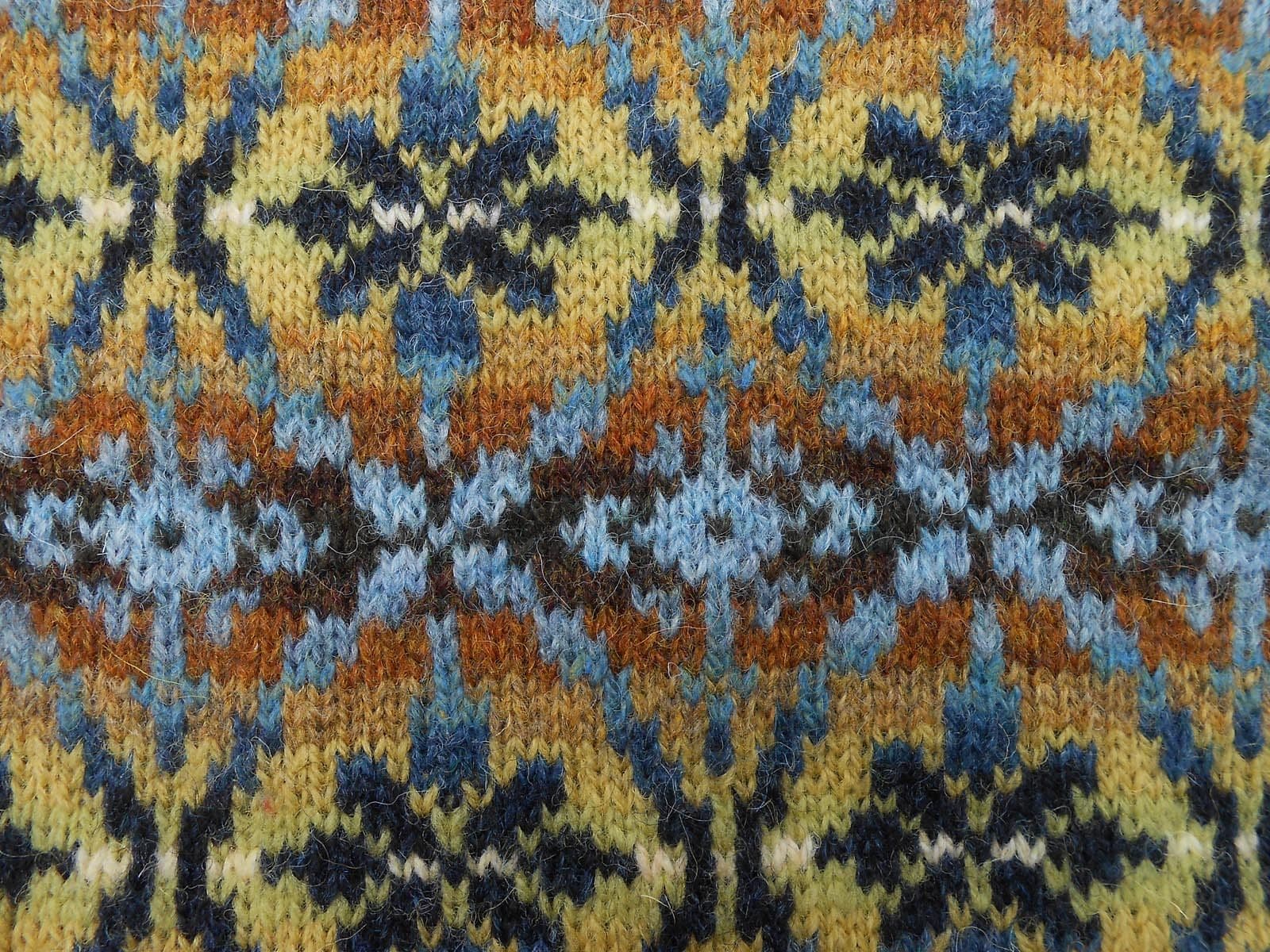 janine-bajus-yellow-island-jacket-patron-gilet-fair-isle image 3