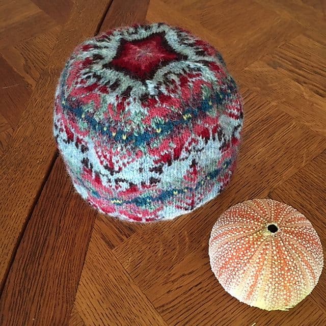 tracy-doxey-sea-urchin-hat-patron-bonnet-jacquard-pdf image 1