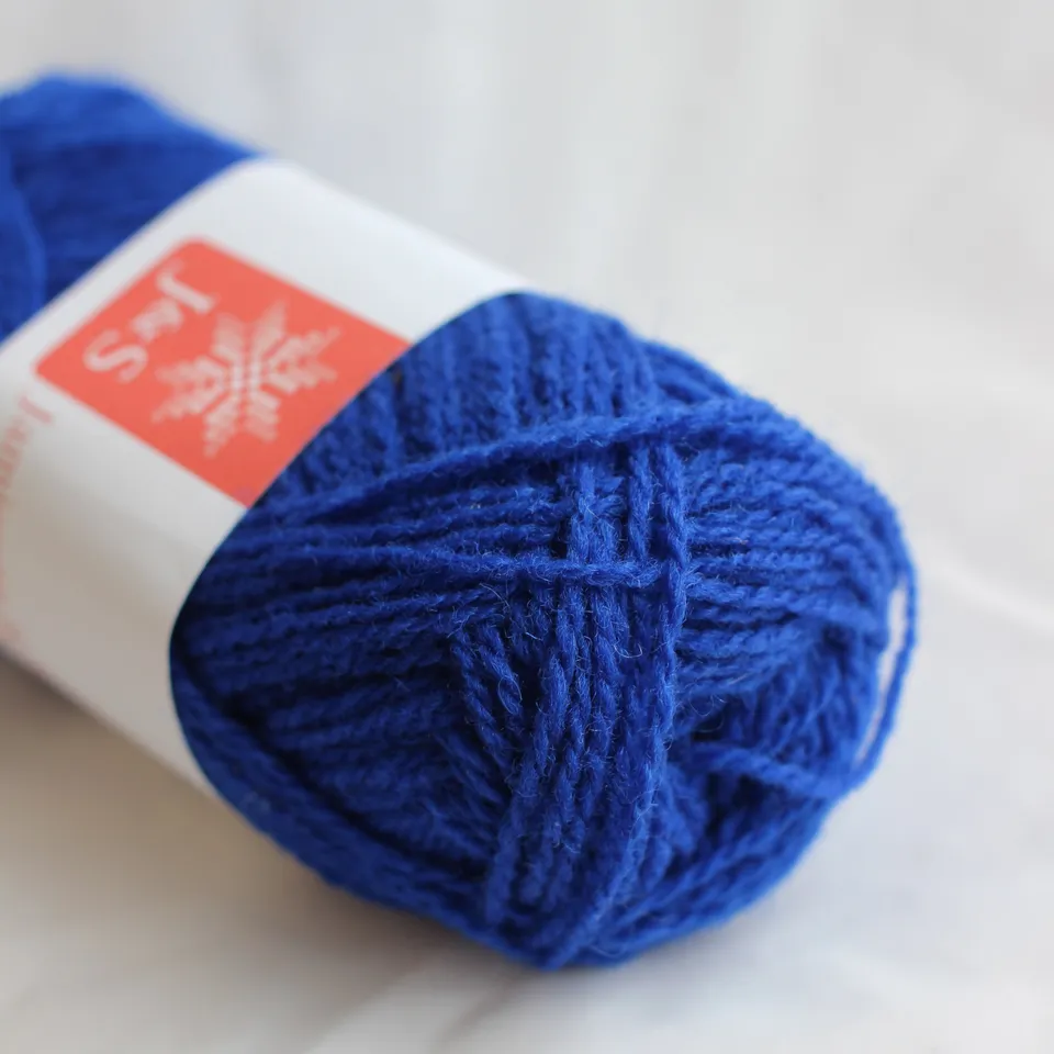 jamieson-smith-2ply-jumper-weight-shade-18-fil-bleu-vif-25g image 1