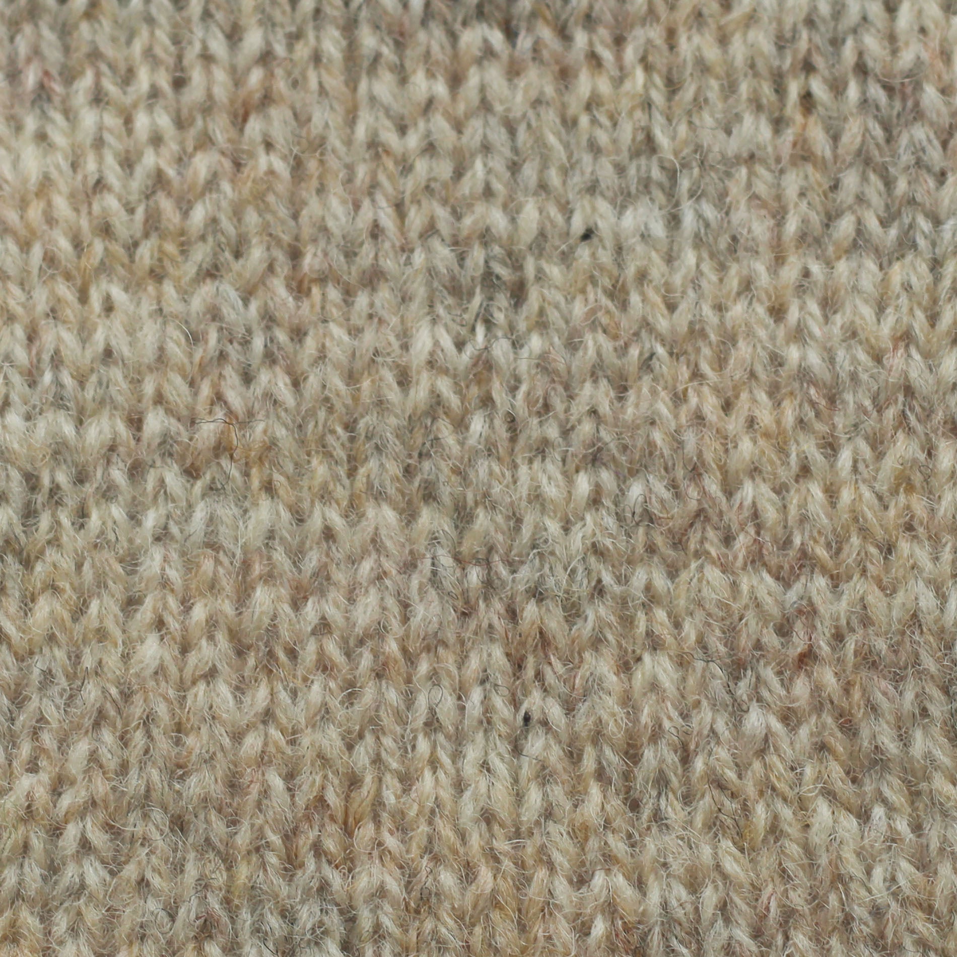 jamieson-smith-2ply-jumper-weight-002-fil-tricoter-c-ne-500g image 1