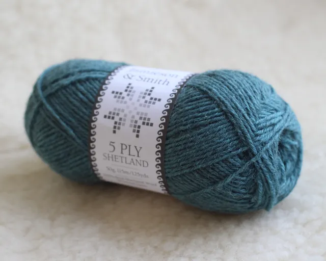 jamieson-smith-5ply-shetland-fil-tricoter-turquoise-twilight-50g image 1