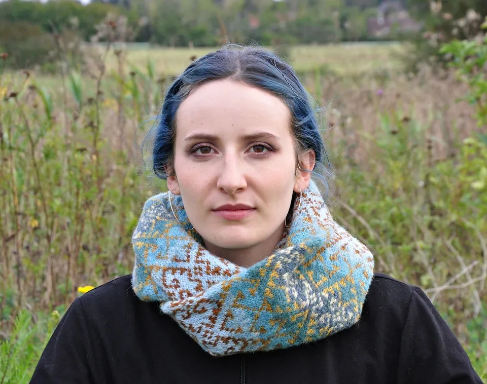 jamieson-s-woolly-blues-loop-marion-schlenzka-patron-snood image 1