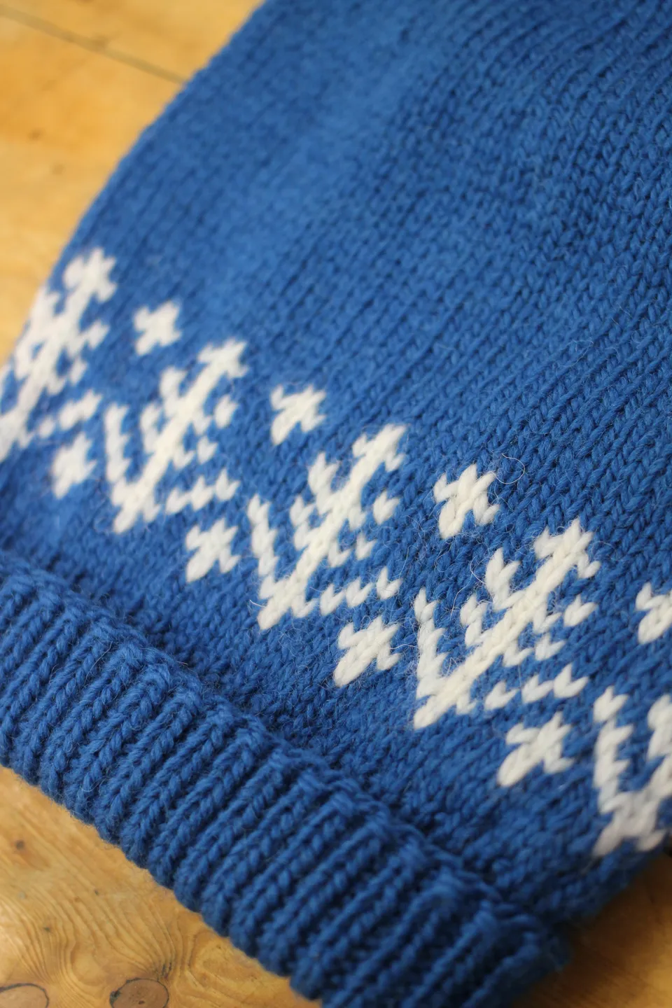 jamieson-smith-fishermans-kep-patron-bonnet-fair-isle image 1