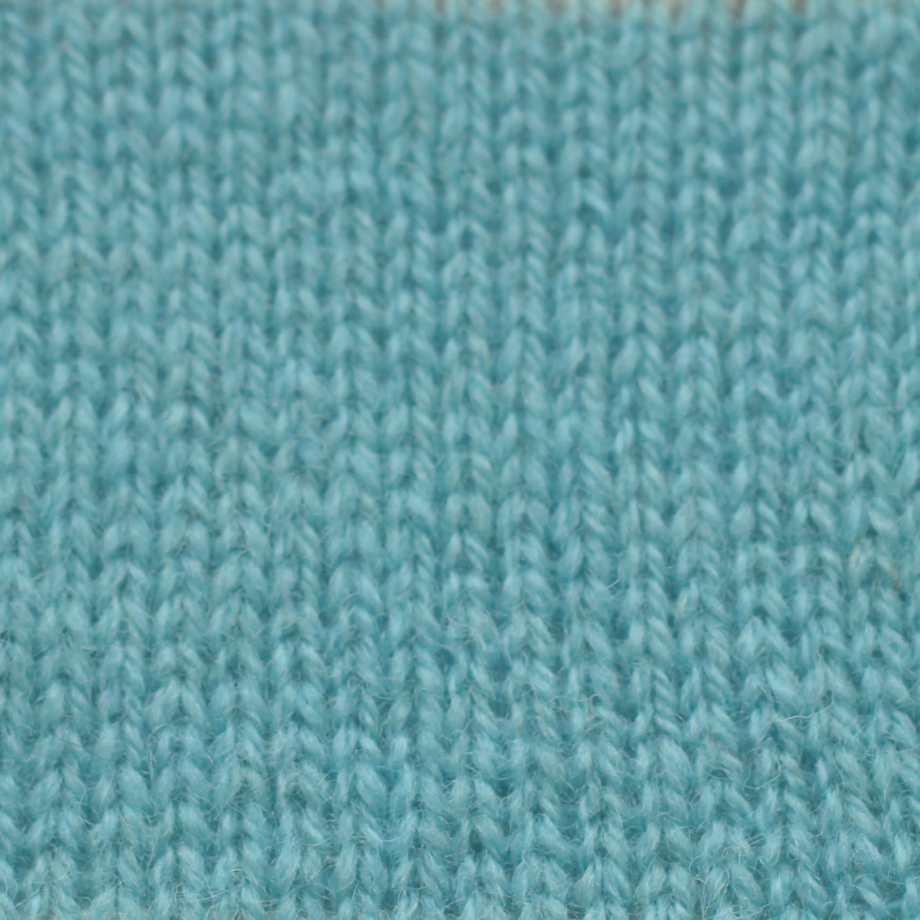 jamieson-smith-2ply-jumper-weight-fil-laine-c-ne-075-500g image 1