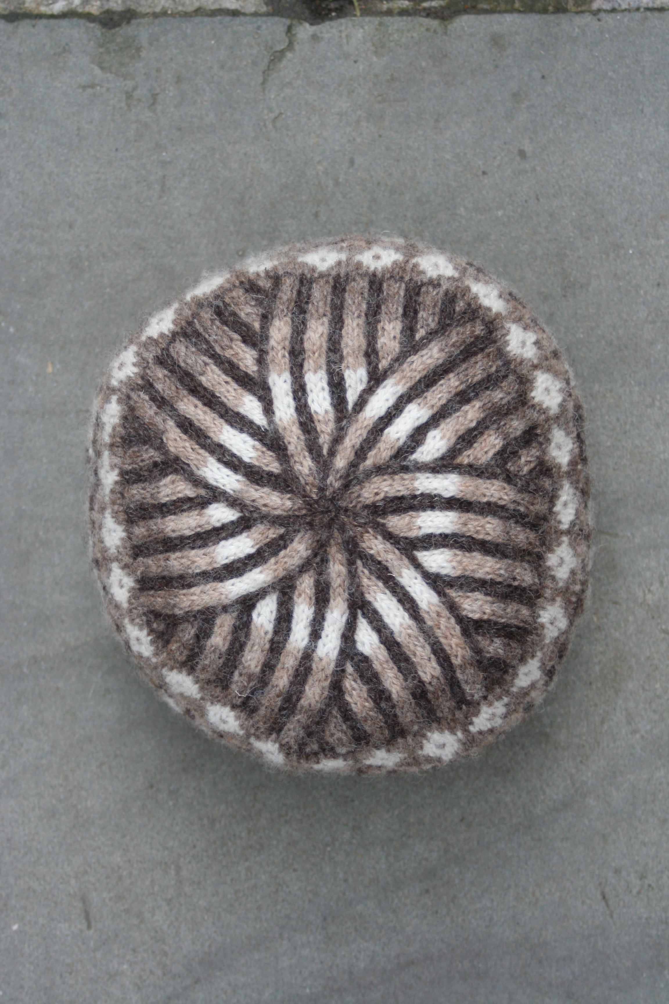 jamieson-smith-paper-patterns-patron-bonnet-yuglet-hat image 2