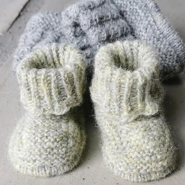 kastaniestrik-booties-tina-vejl-patron-chaussons-b-b image 1