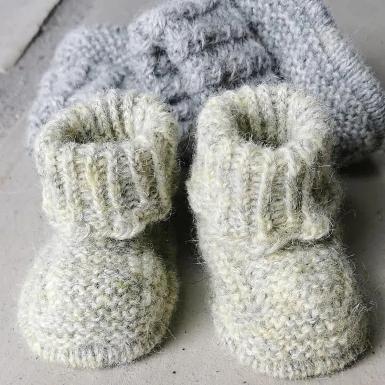 kastaniestrik-booties-tina-vejl-patron-chaussons-b-b image 1