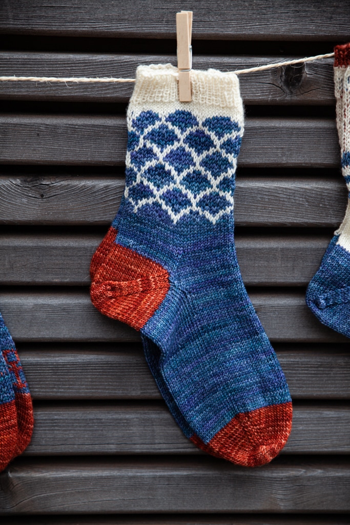 christallk-wavy-socks-patron-chaussettes-jacquard-talon-contraste image 3