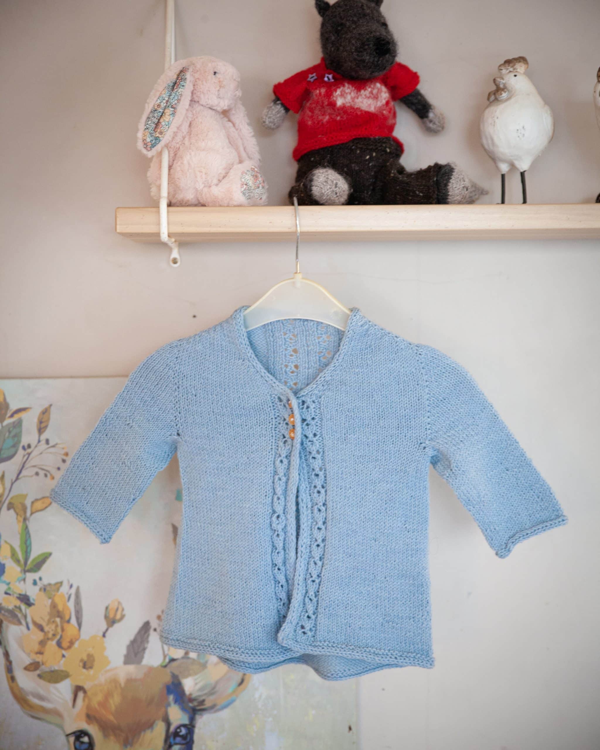 christallk-fleur-bleue-patron-tricot-cardigan-fille-printemps image 1
