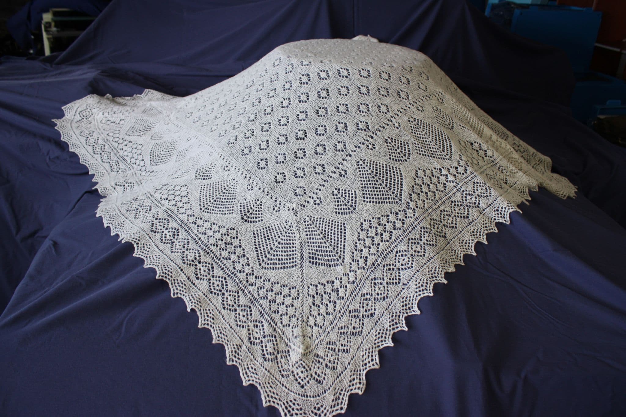jamieson-s-skerries-shawl-patron-ch-le-dentelle image 2