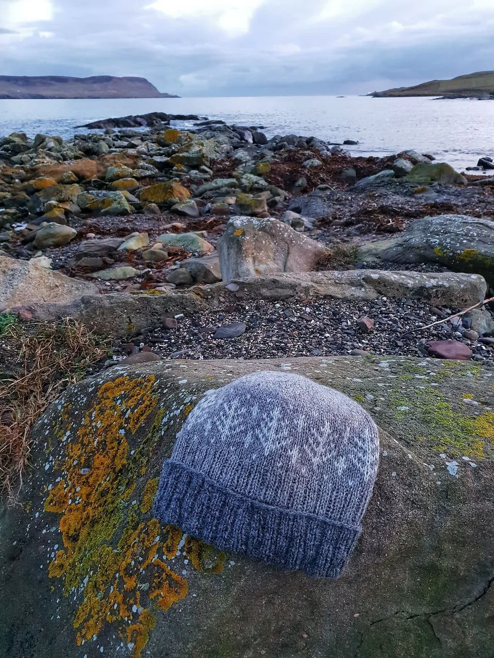 jamieson-s-bittersie-beanie-janette-budge-patron-bonnet image 1