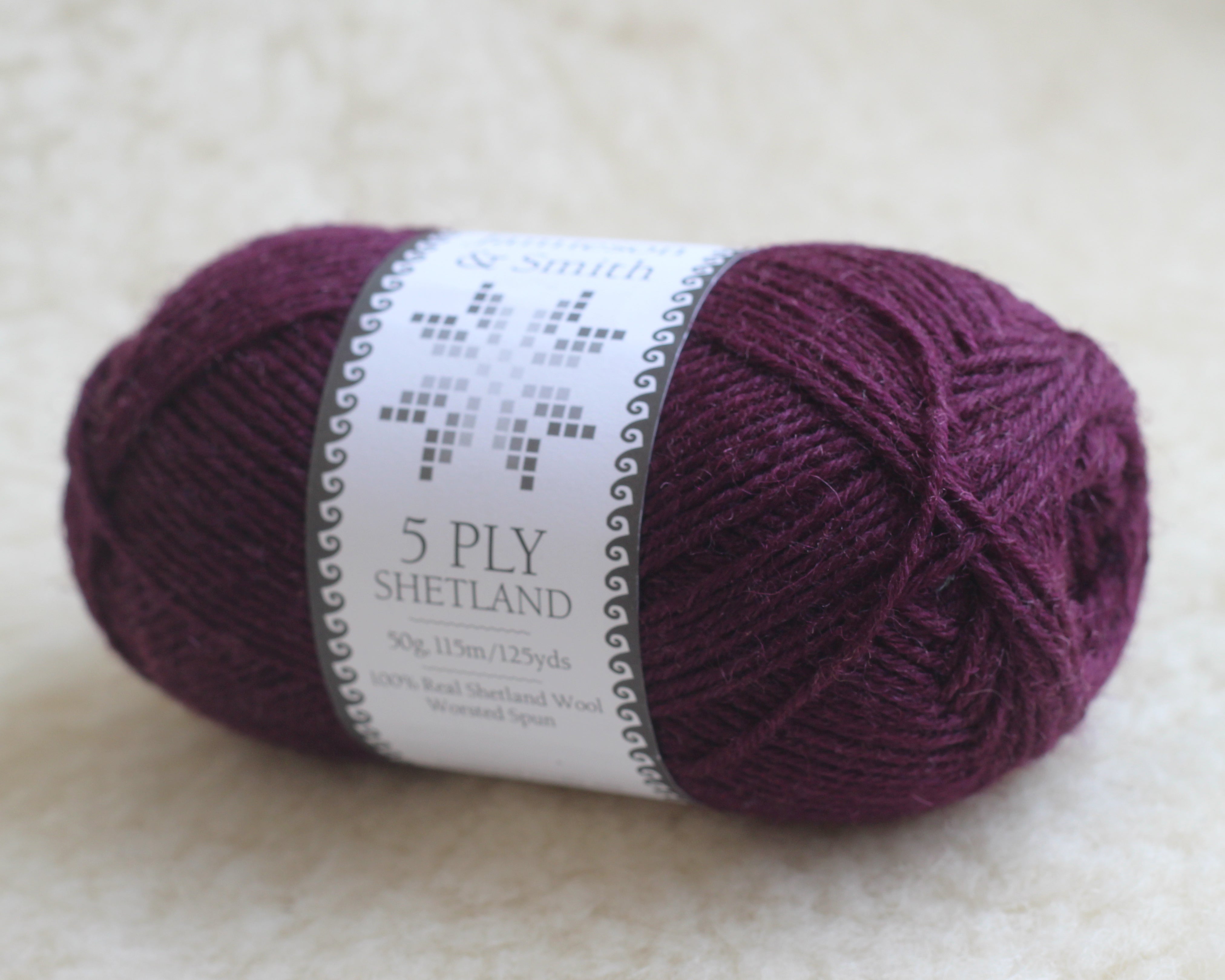 jamieson-smith-5ply-shetland-aubergine-pelote-50g-laine-sport image 1