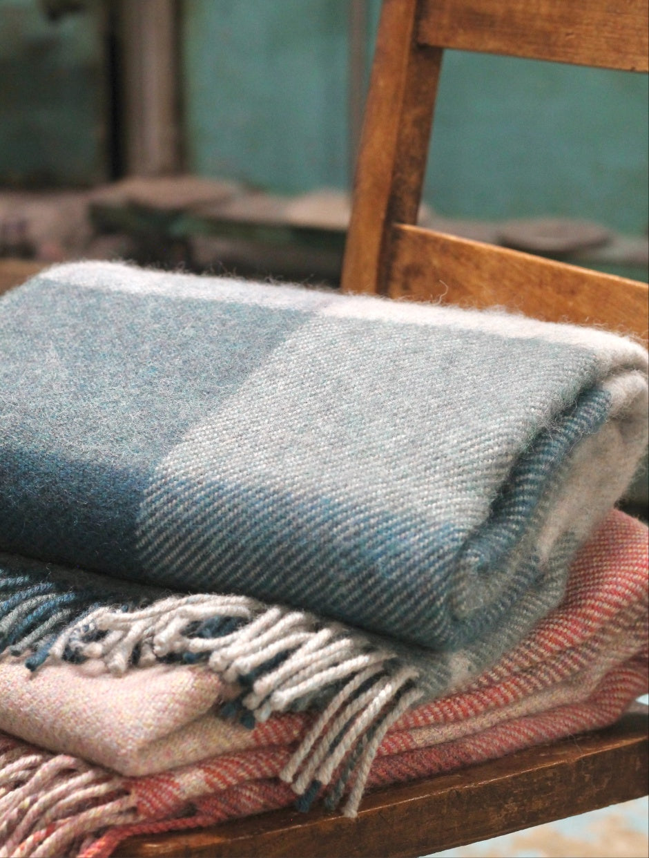 john-arbon-appledore-couverture-laine-heirloom-bleu image 3