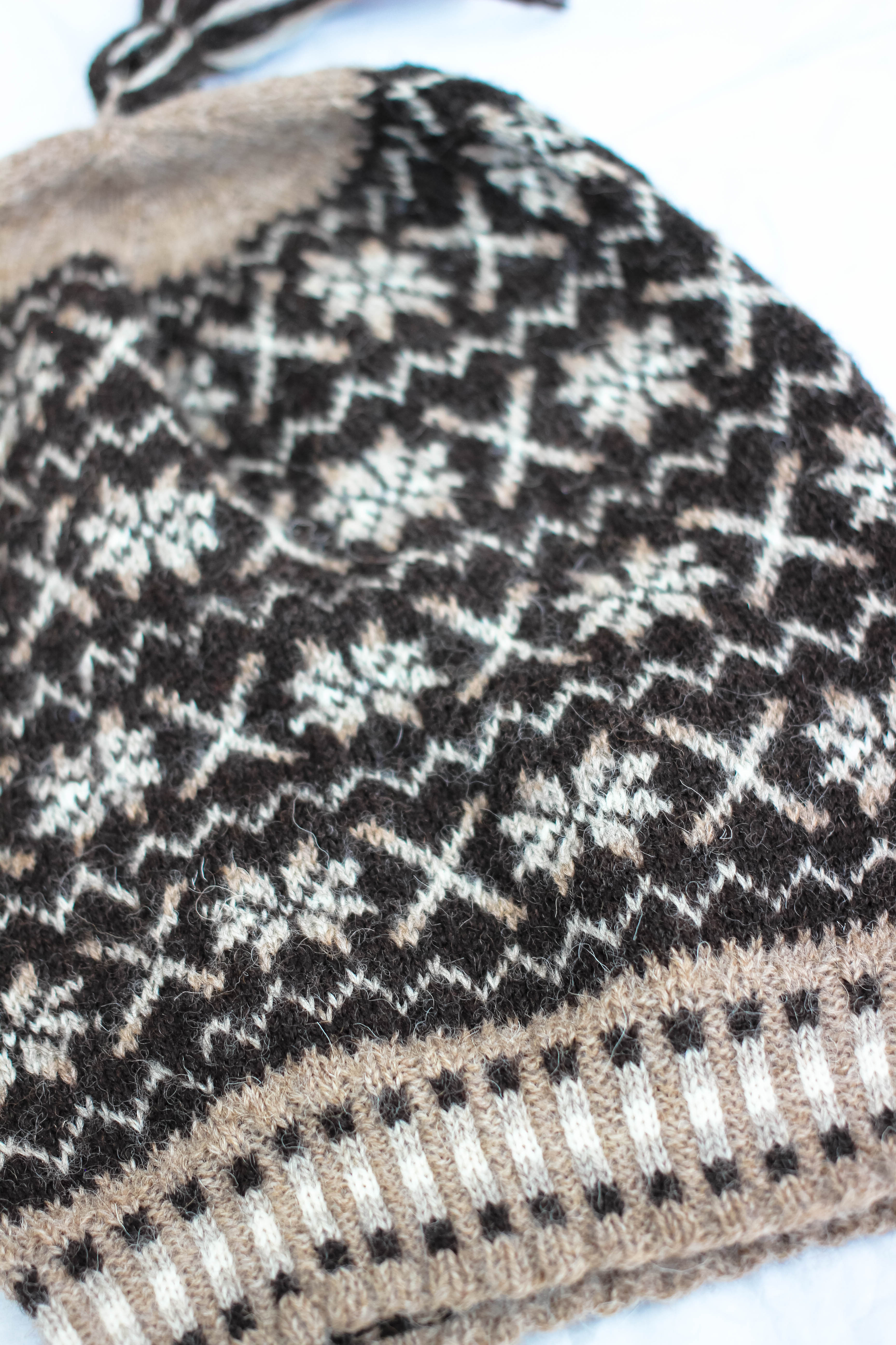 jamieson-smith-tirvals-toorie-kit-bonnet-long-naturel-heritage image 3