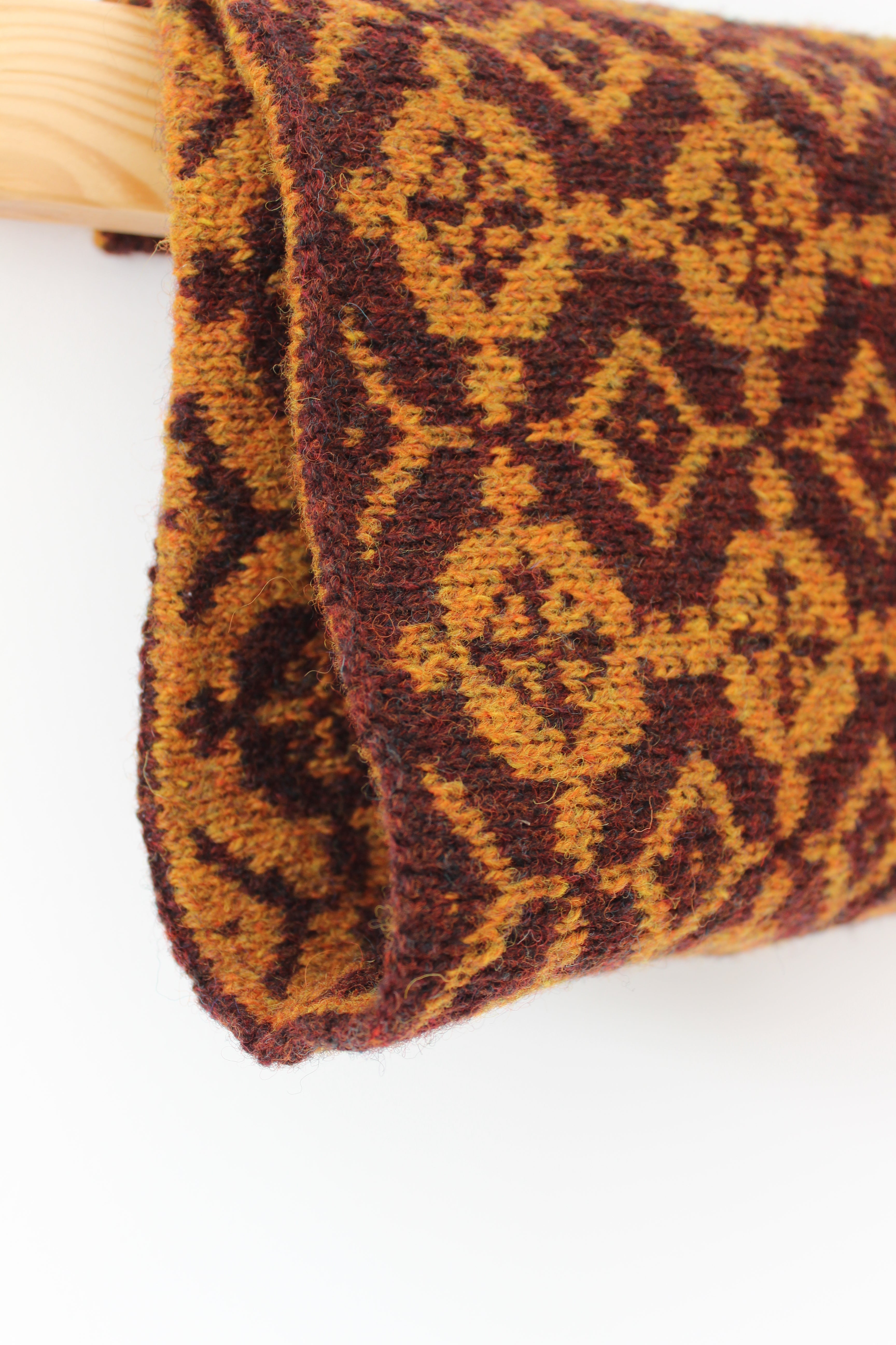 jamieson-smith-elizabethan-cowl-kit-snood-r-versible image 3