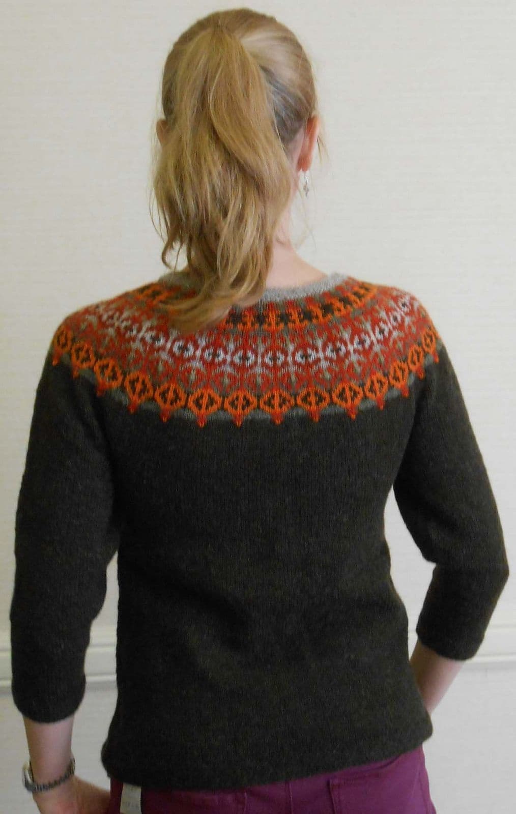 jamieson-s-helsinki-sweater-janine-bajus-patron-pull-jacquard image 2