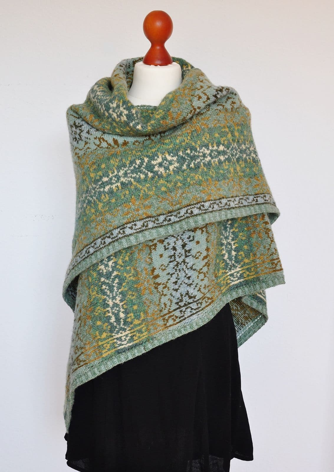 grassland-triangle-shawl-marion-schlenzka-patron-tricot-ch-le-10-coloris image 2