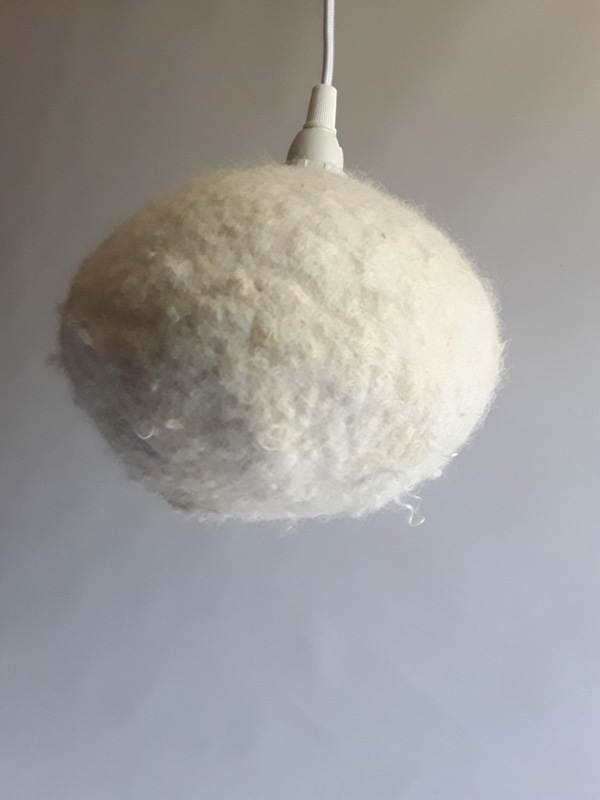 bellaventure-lampe-lune-abat-jour-feutre-22-cm-th-nes-marthod image 1