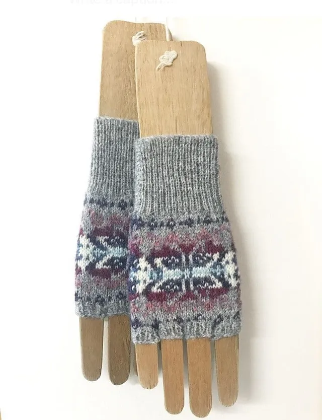 jamieson-s-tina-s-mitts-terri-malcolmson-patron-moufles image 1
