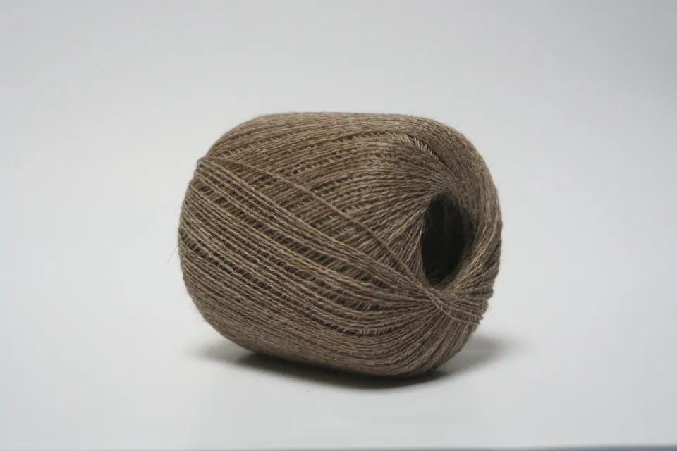 jamieson-smith-shetland-supreme-2ply-fawn-fil-dentelle-25g image 1