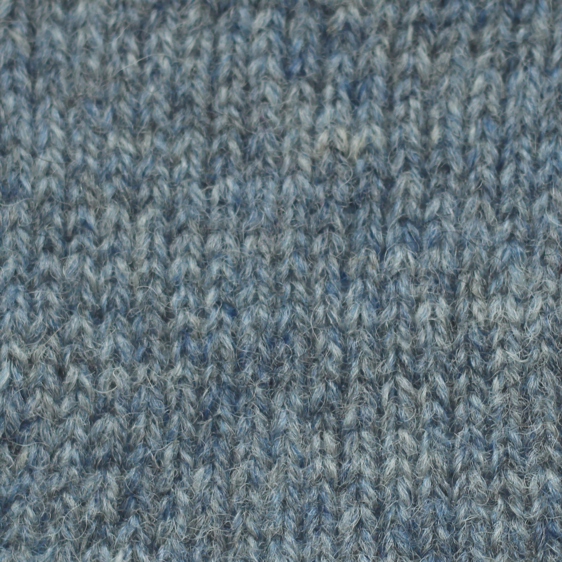jamieson-smith-2ply-jumper-weight-pelote-fc61-bleu-gris image 2