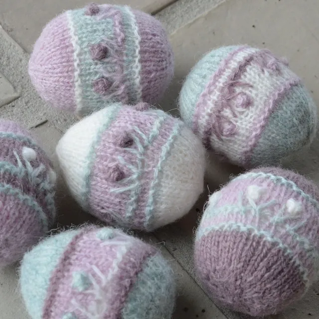 easter-egg-tina-vejl-andersen-kastaniestrik-patron-tricot image 1