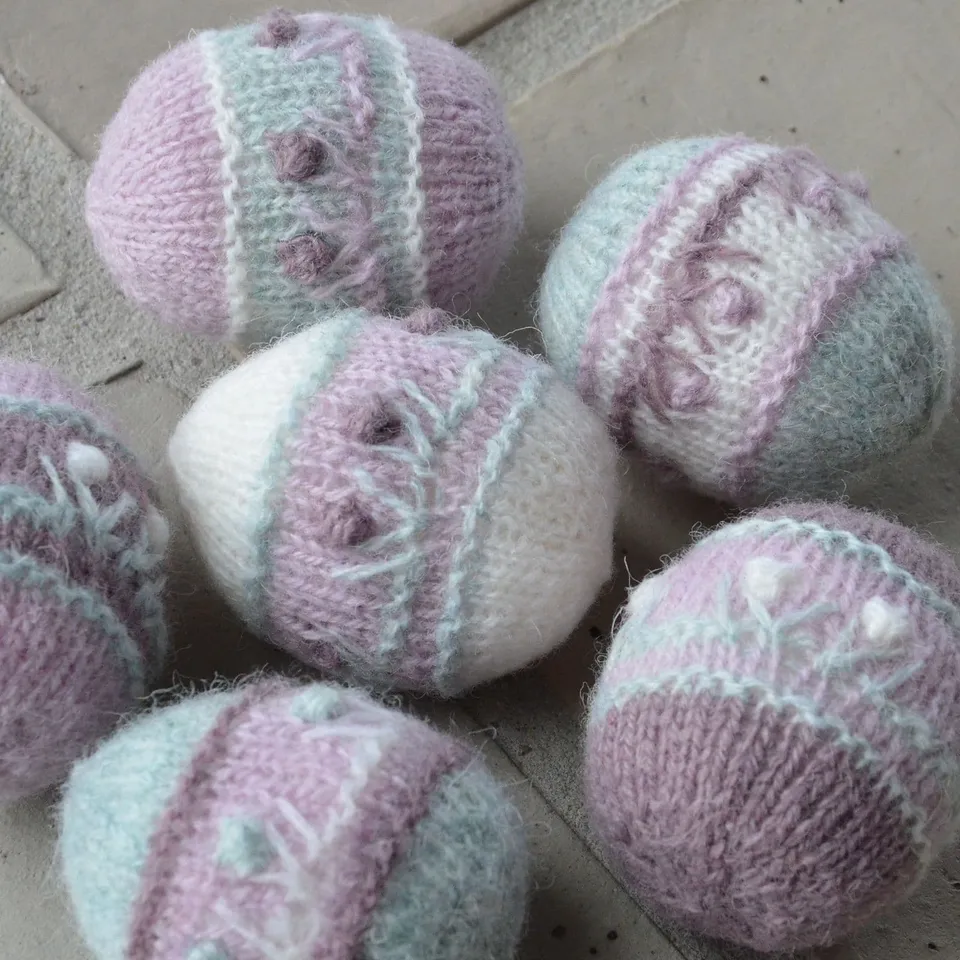 easter-egg-tina-vejl-andersen-kastaniestrik-patron-tricot image 1