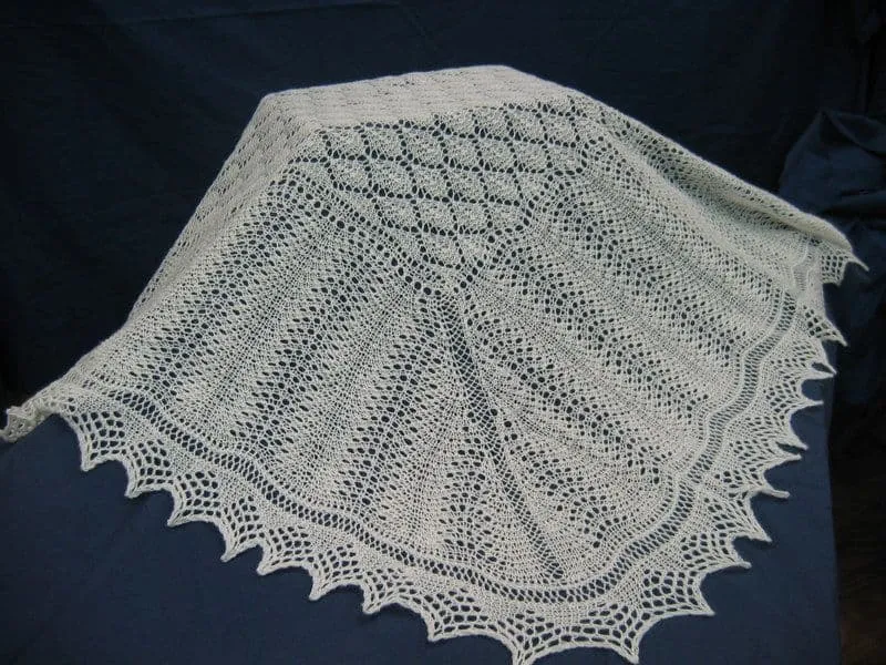 jamieson-s-lynda-shawl-patron-tricot-ch-le-ultra-9-pelotes image 1