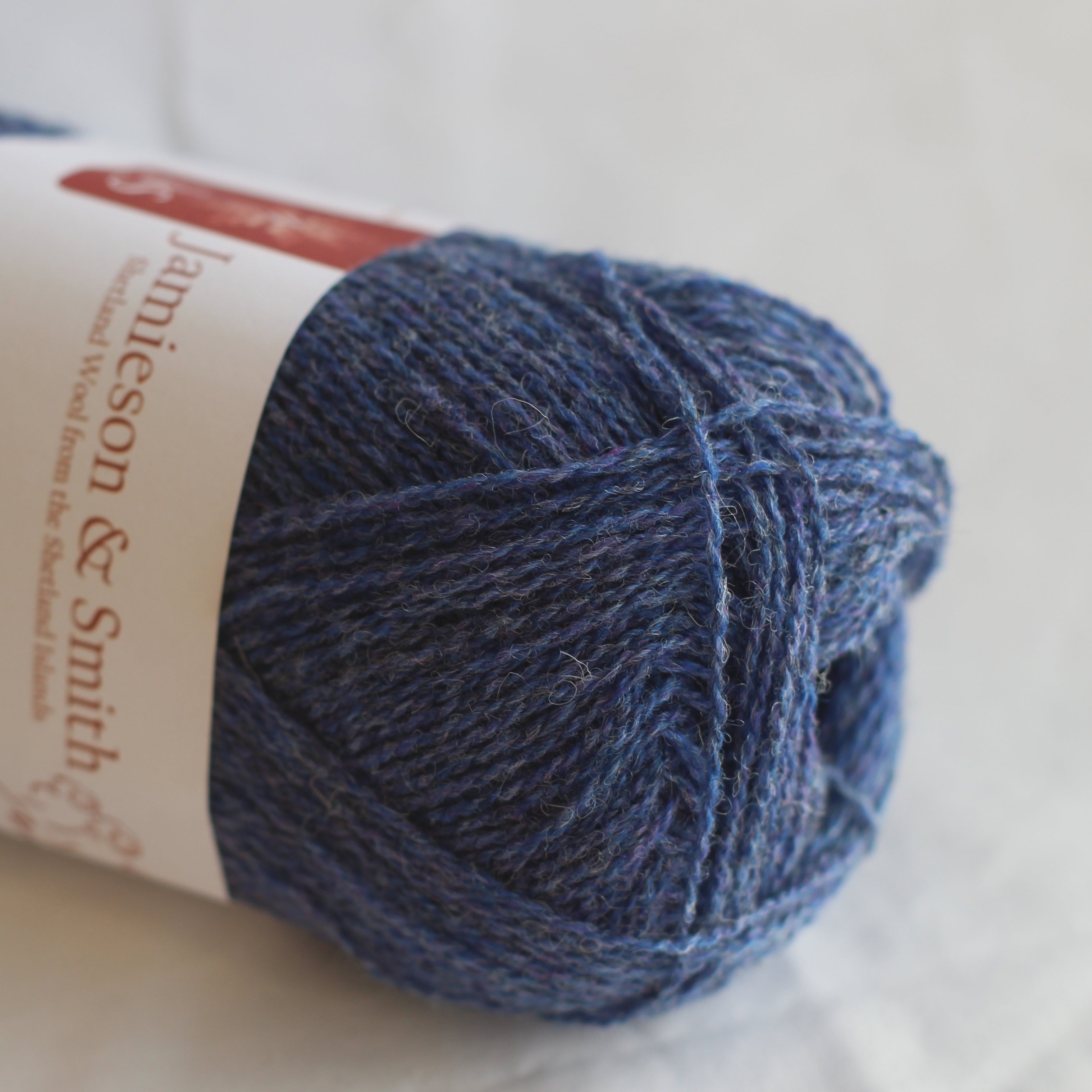 jamieson-smith-2ply-lace-weight-fil-l63-pelote-25g-dentelle image 1