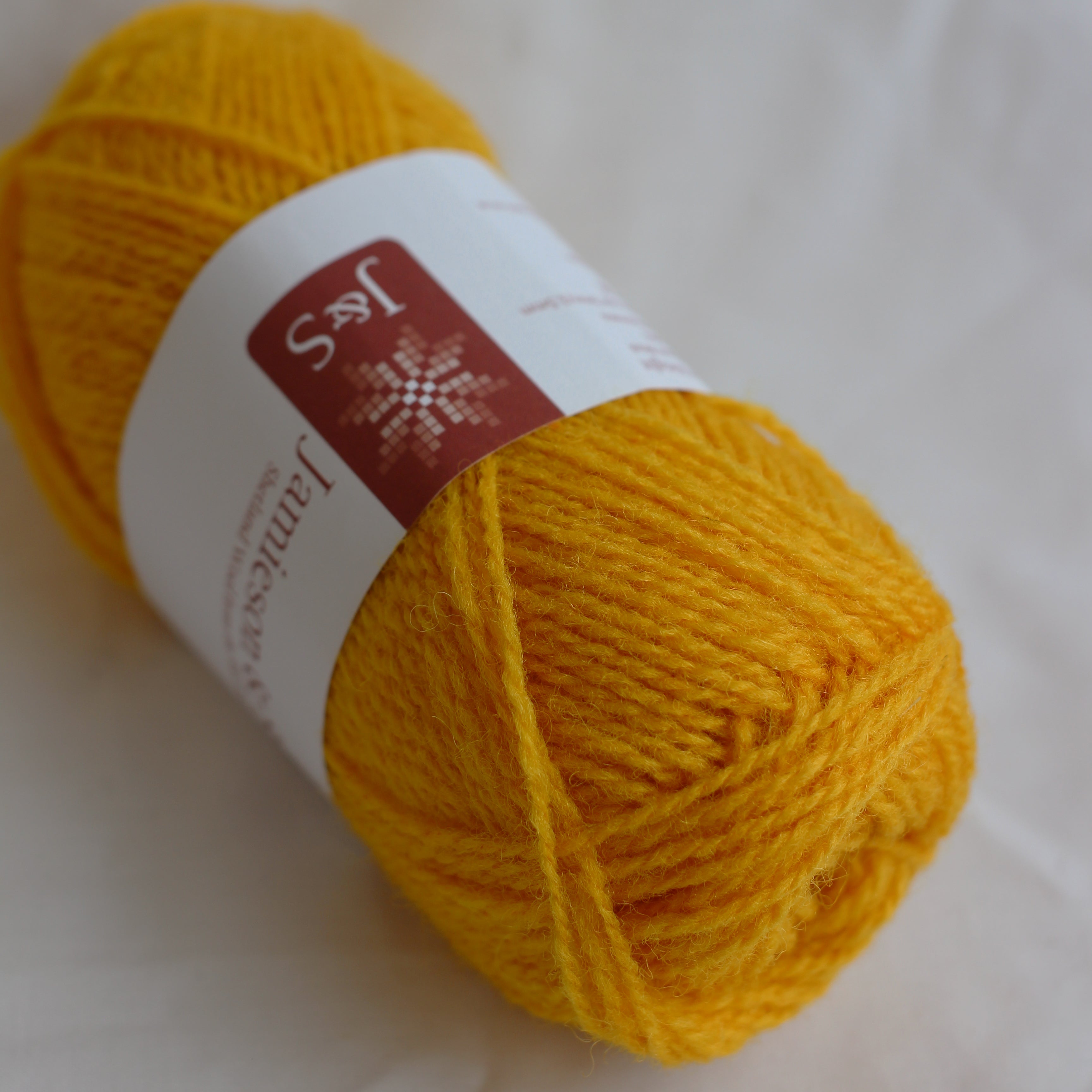jamieson-smith-2ply-laine-fair-isle-91-jaune-25g image 1