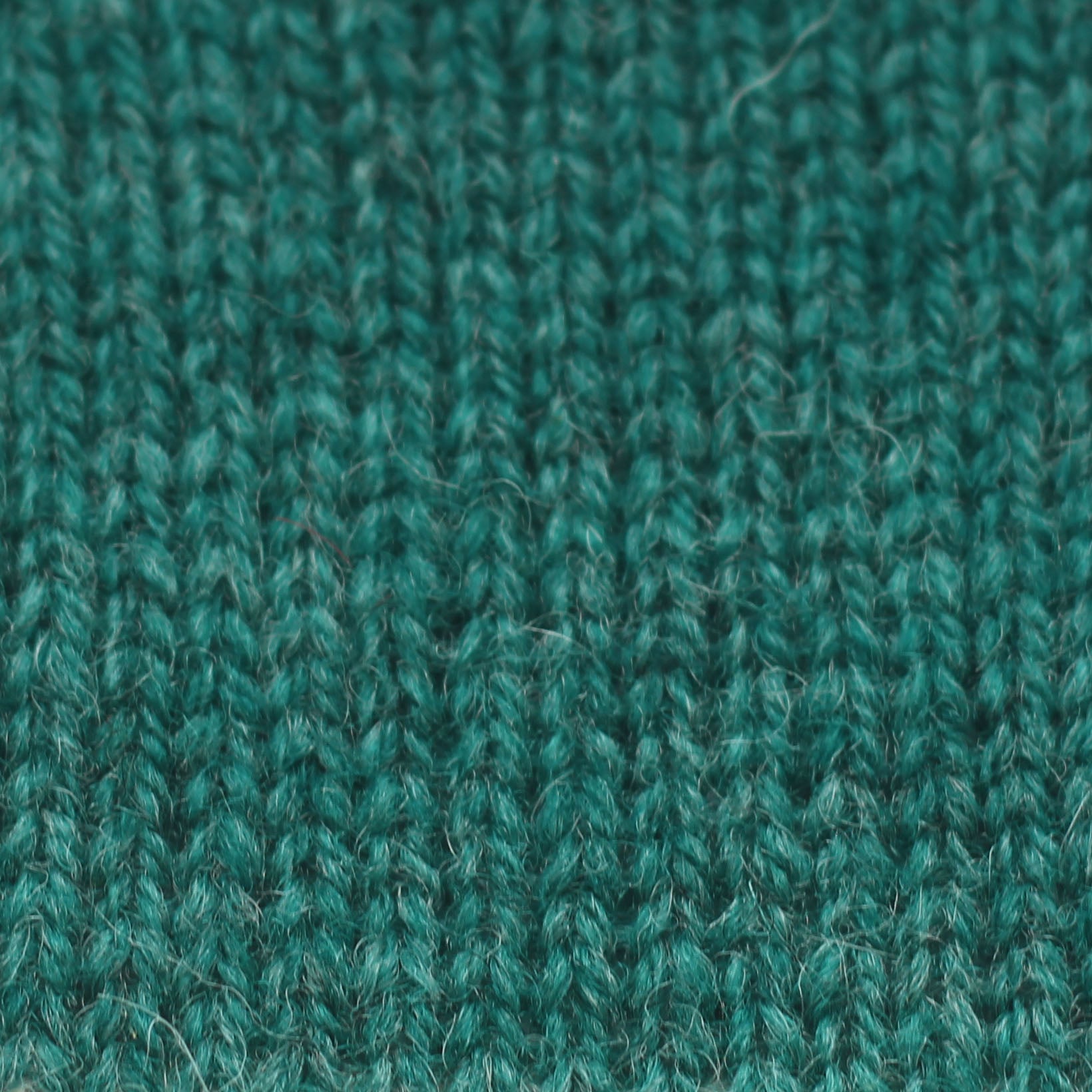 jamieson-smith-2ply-jumper-weight-fil-c-ne-065-500g-laine-shetland image 1