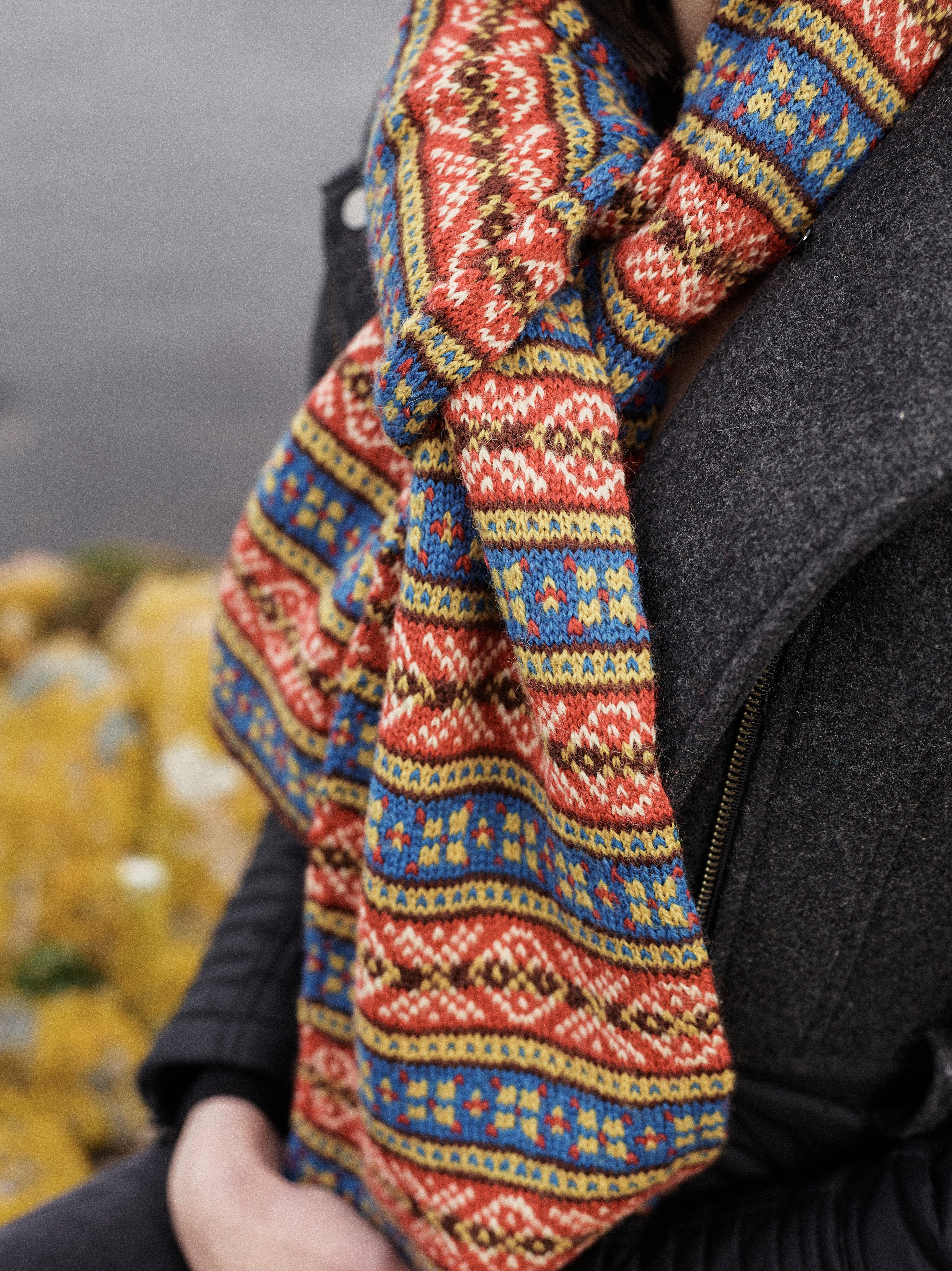 jamieson-smith-hevdadale-tam-and-scarf-patron-papier-fair-isle image 4