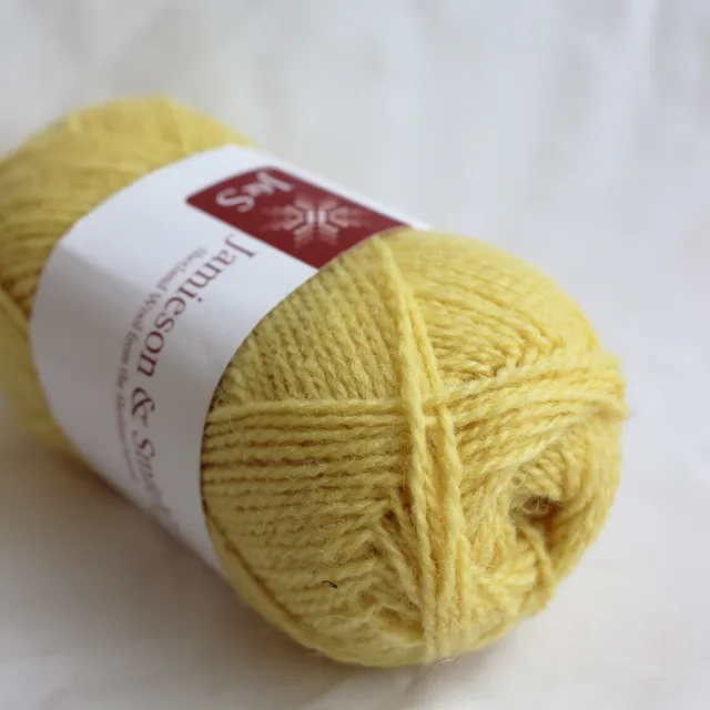 jamieson-smith-2ply-jumper-weight-66-pelote-laine-jaune-25g image 1