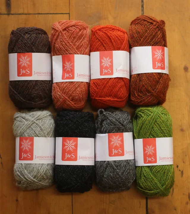 jamieson-smith-yarn-packs-patron-ella-gordon-2016-kit-8-fils image 1