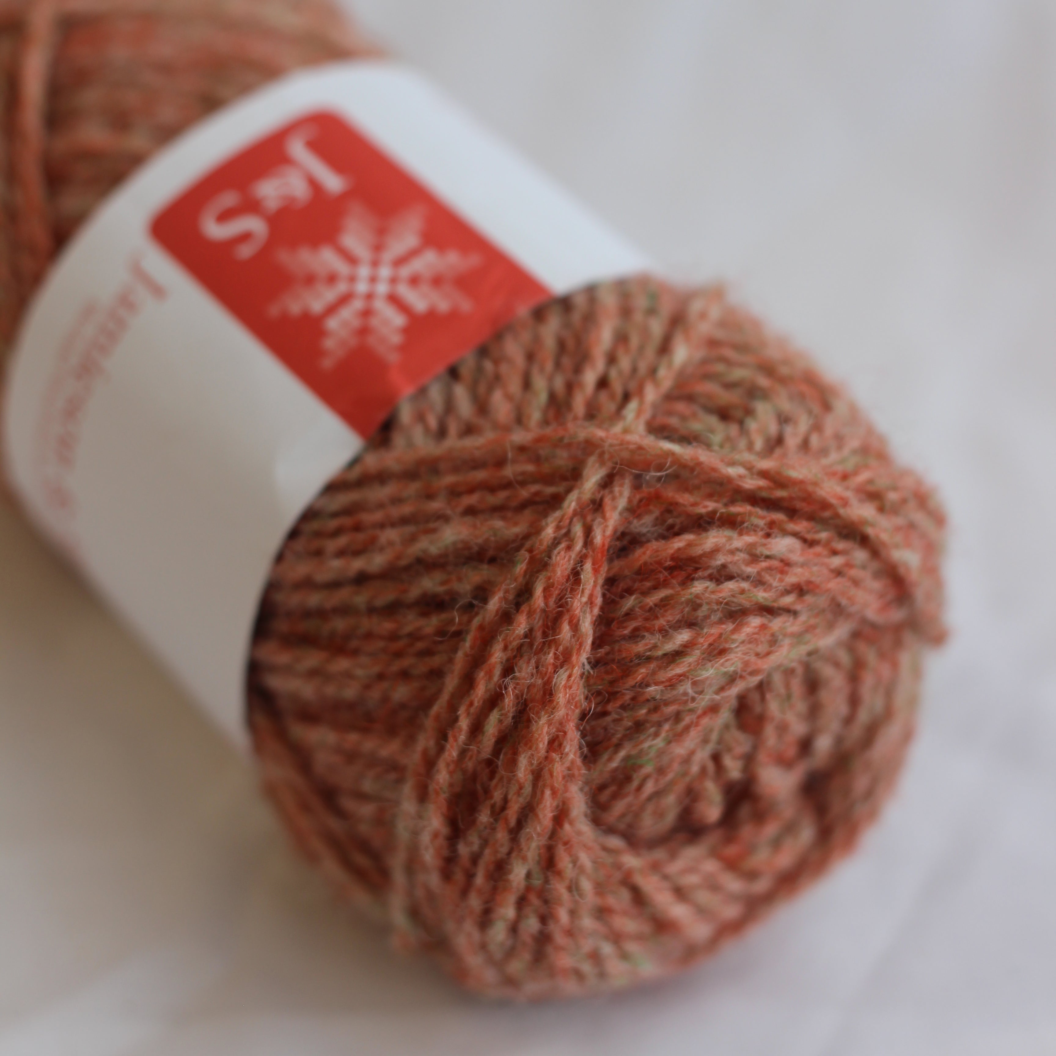 jamieson-smith-2ply-jumper-weight-pelote-1284-p-che-25g image 1