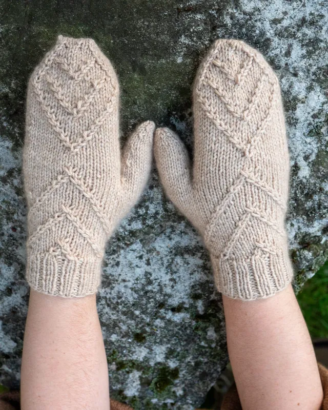 christallk-joshan-mitts-patron-moufles-cachemire-dk image 1