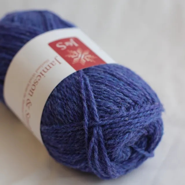 jamieson-smith-2ply-jumper-weight-131-fil-tricoter-25g-bleu-violet image 1