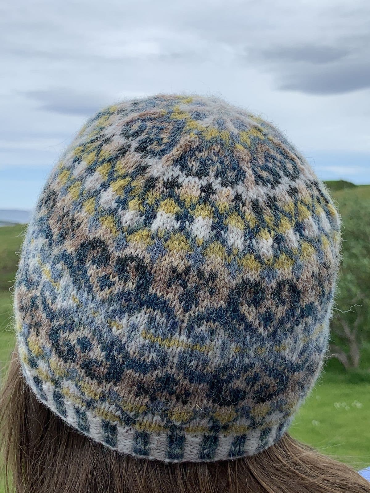 olach-ollaberry-beanie-mandy-moore-patron-bonnet-fair-isle image 2