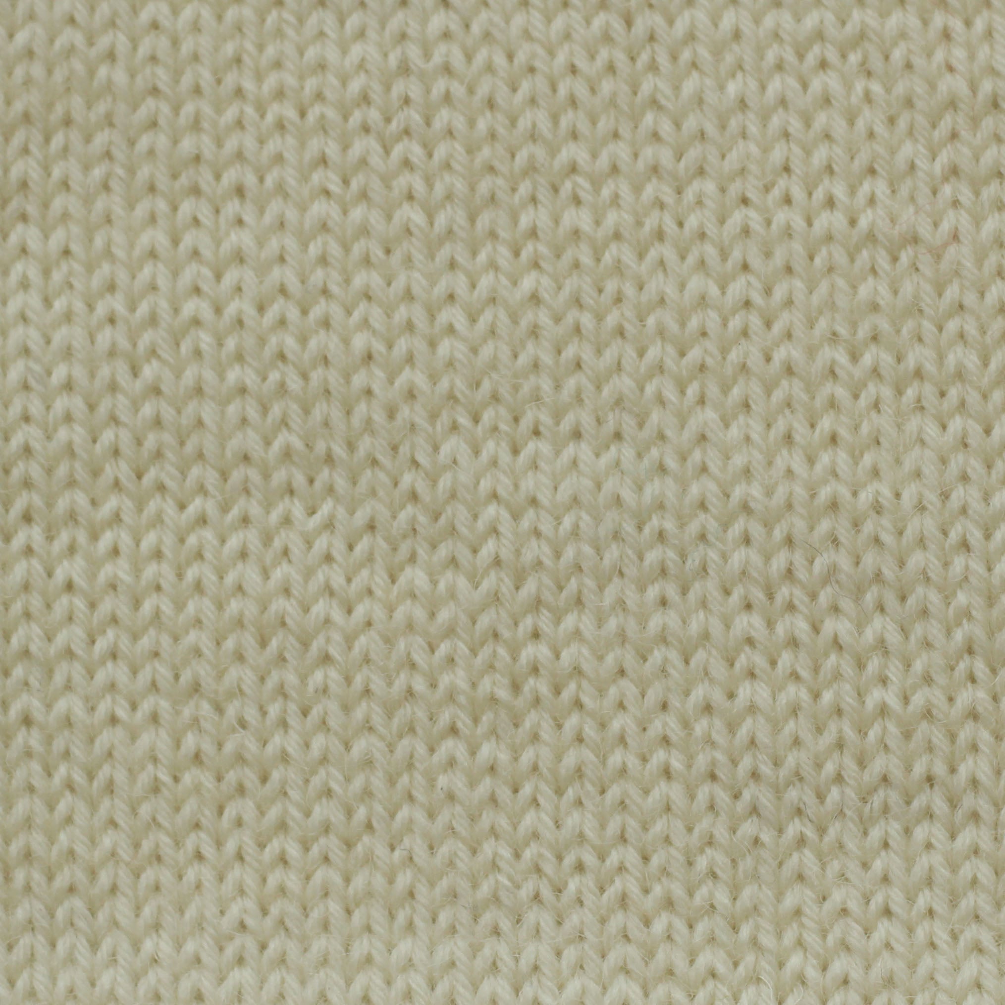 jamieson-smith-5ply-shetland-pelote-laine-white-50g image 2
