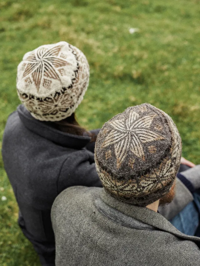 jamieson-smith-olivers-hat-patron-bonnet-fair-isle-papier image 1