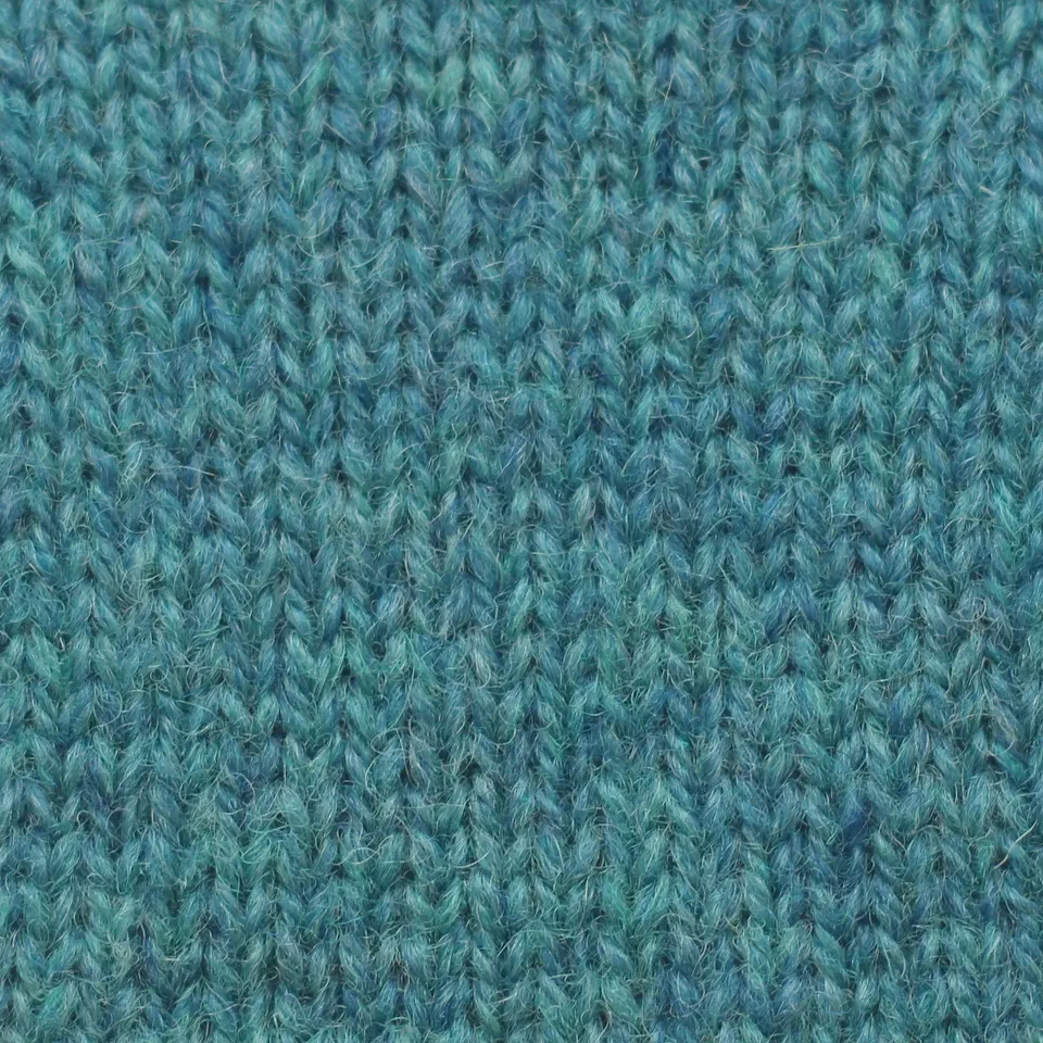 jamieson-smith-2ply-jumper-weight-fc34-fil-laine-c-ne-500g image 1