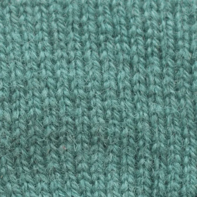 jamieson-smith-2ply-jumper-weight-141-fil-laine-c-ne-500g image 1