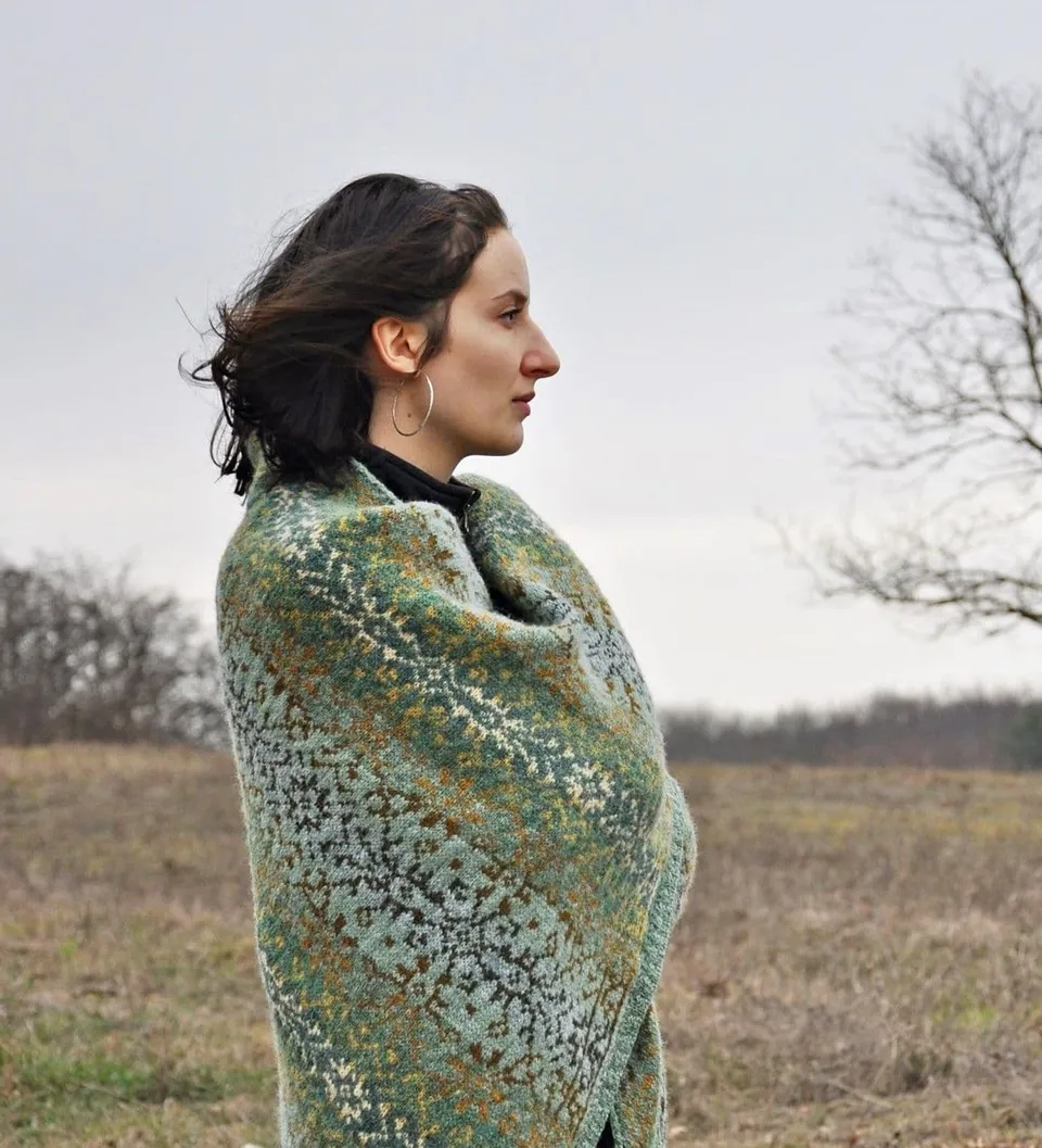 grassland-triangle-shawl-marion-schlenzka-patron-tricot-ch-le-10-coloris image 1