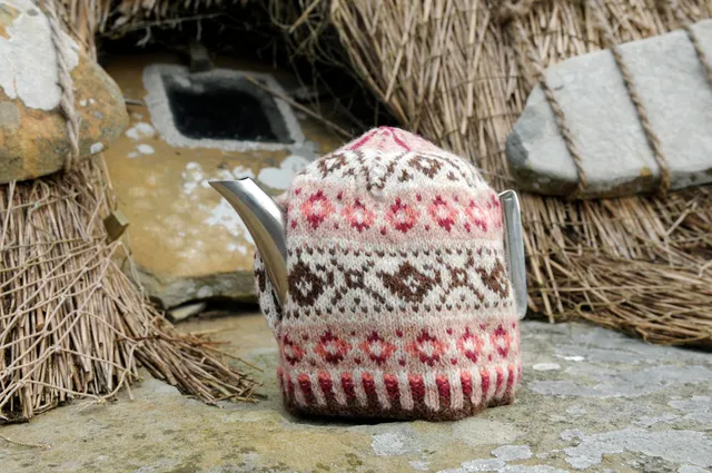 jamieson-smith-osaka-patron-tricot-cache-th-i-re-fair-isle image 1