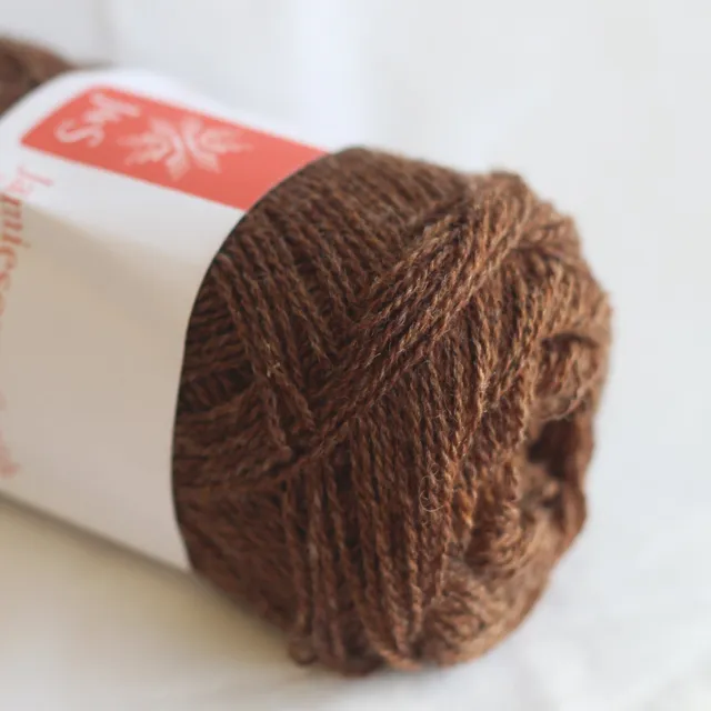 jamieson-smith-2ply-lace-weight-fil-l4-pelote-25g image 1
