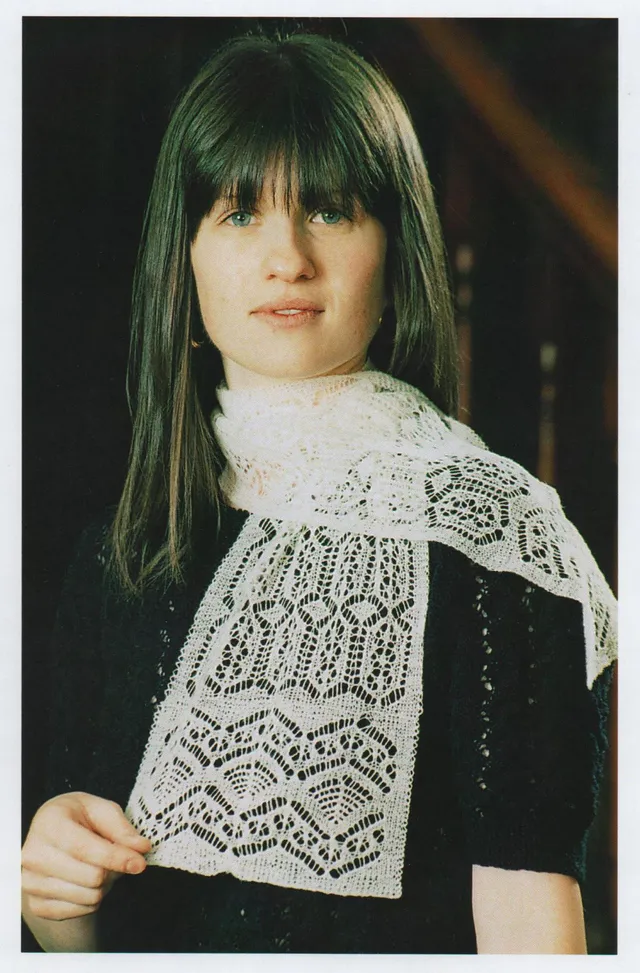 jamieson-smith-paper-patterns-patron-lunna-scarf image 1