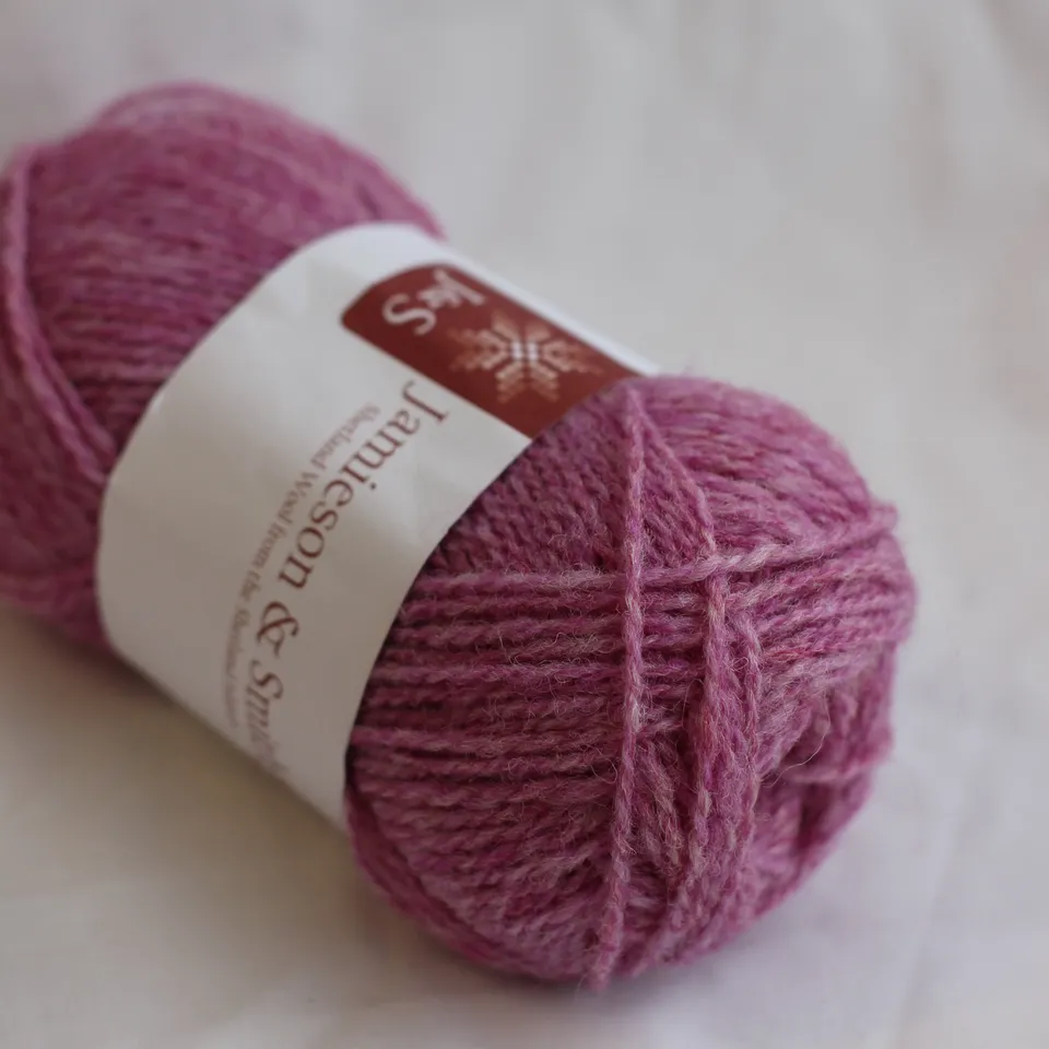 jamieson-smith-2ply-jumper-weight-laine-fc22-rose-chin-25g image 1